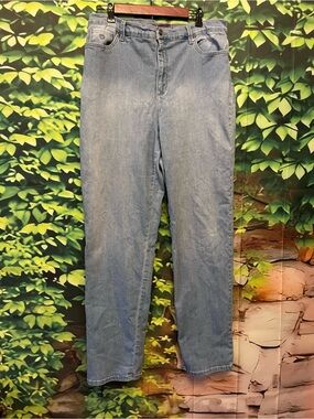 Gloria Vanderbilt Light Blue Straight Leg Jeans
